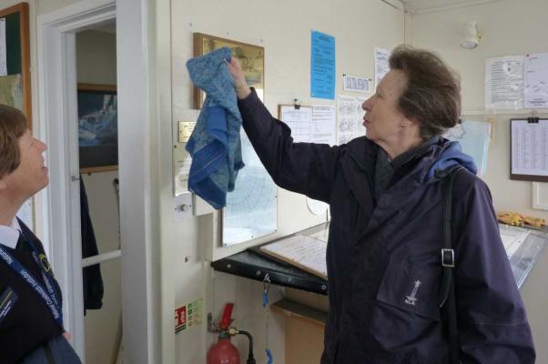 HRH The Princess Royal unveiling plaque at NCI Bass Point on their 25th Anniversary