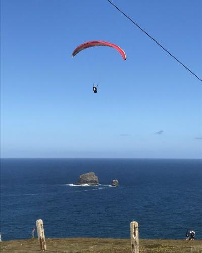 Hang Glider over Bowden Rocks from St Agnes lookout