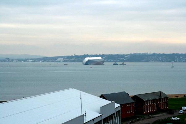 Vehicle carrier Hoegh Osaka aground on Bramble Bank