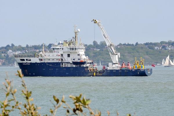 Trinity House vessel Galatea lifts Lepe Spit cardinal mark